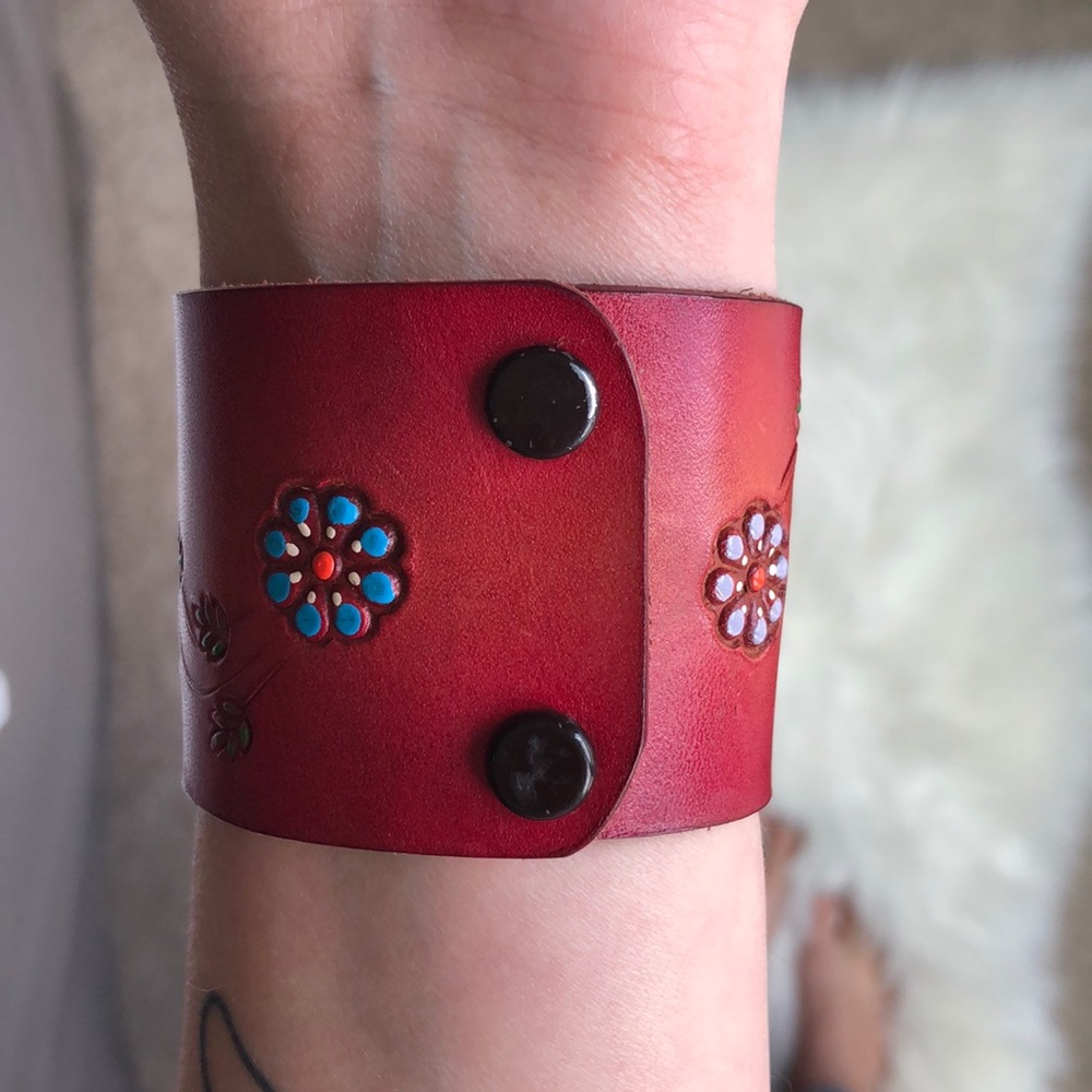 Leather stamped cuff - Picture 3 of 5